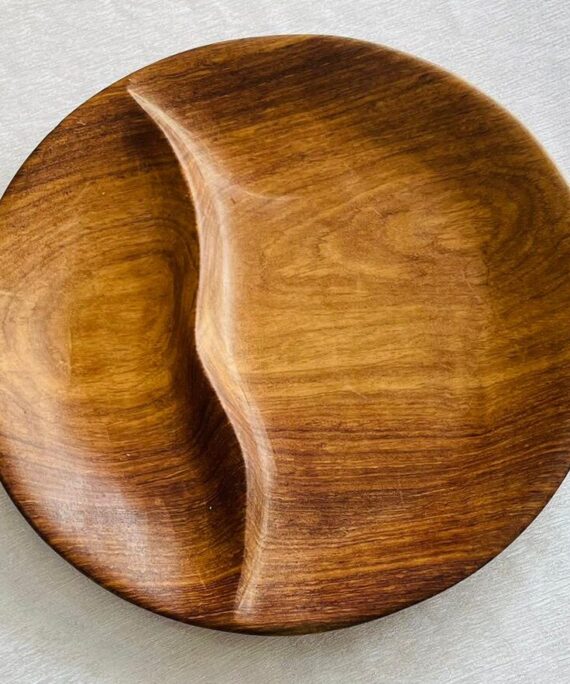 Assiette Ronde en Bois de Teck : Élégance Artisanale pour Vos Repas et Décorations