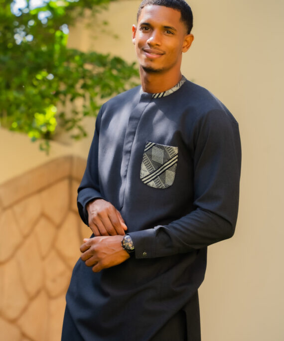 Découvrez l'Ensemble Homme Mansa, un symbole de sophistication et de style. Inspiré par la royauté africaine, cet ensemble incarne l'élégance et la grâce.