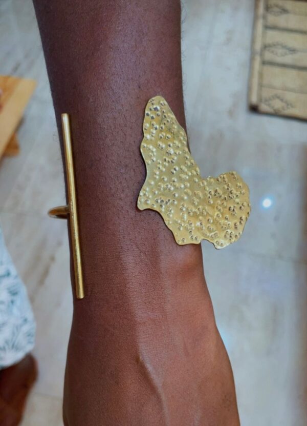 Bracelet Africa en Bronze Ouvert : Artisanat Authentique et Élégance